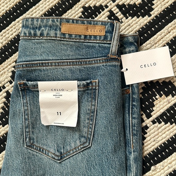 NWT Cello high-rise flare jeans - Picture 5 of 7